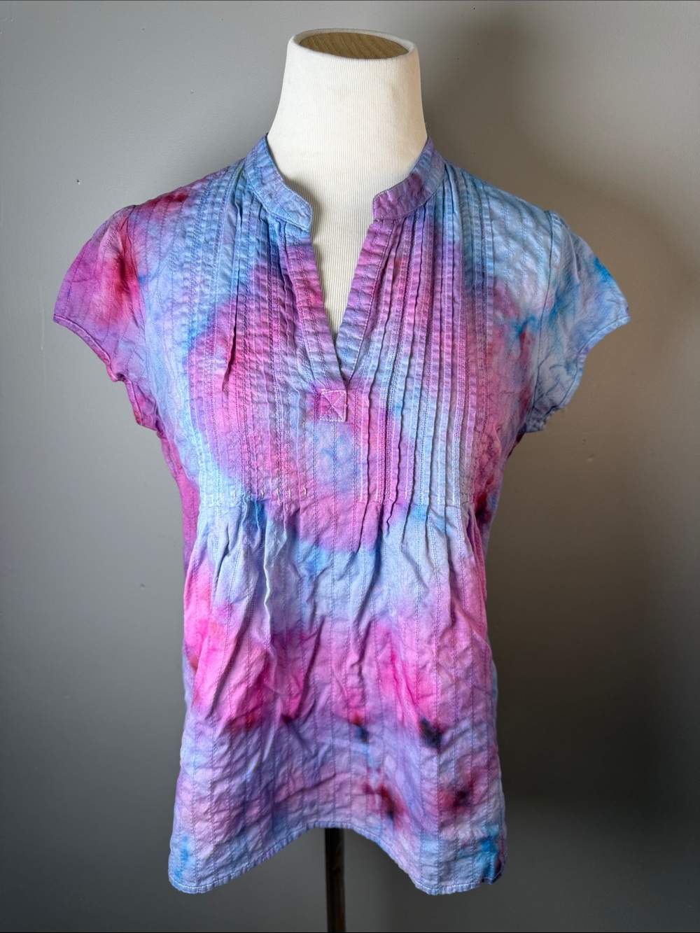 Tie-Dye Pleated Cap-Sleeve Women's Top - Pink & Blue